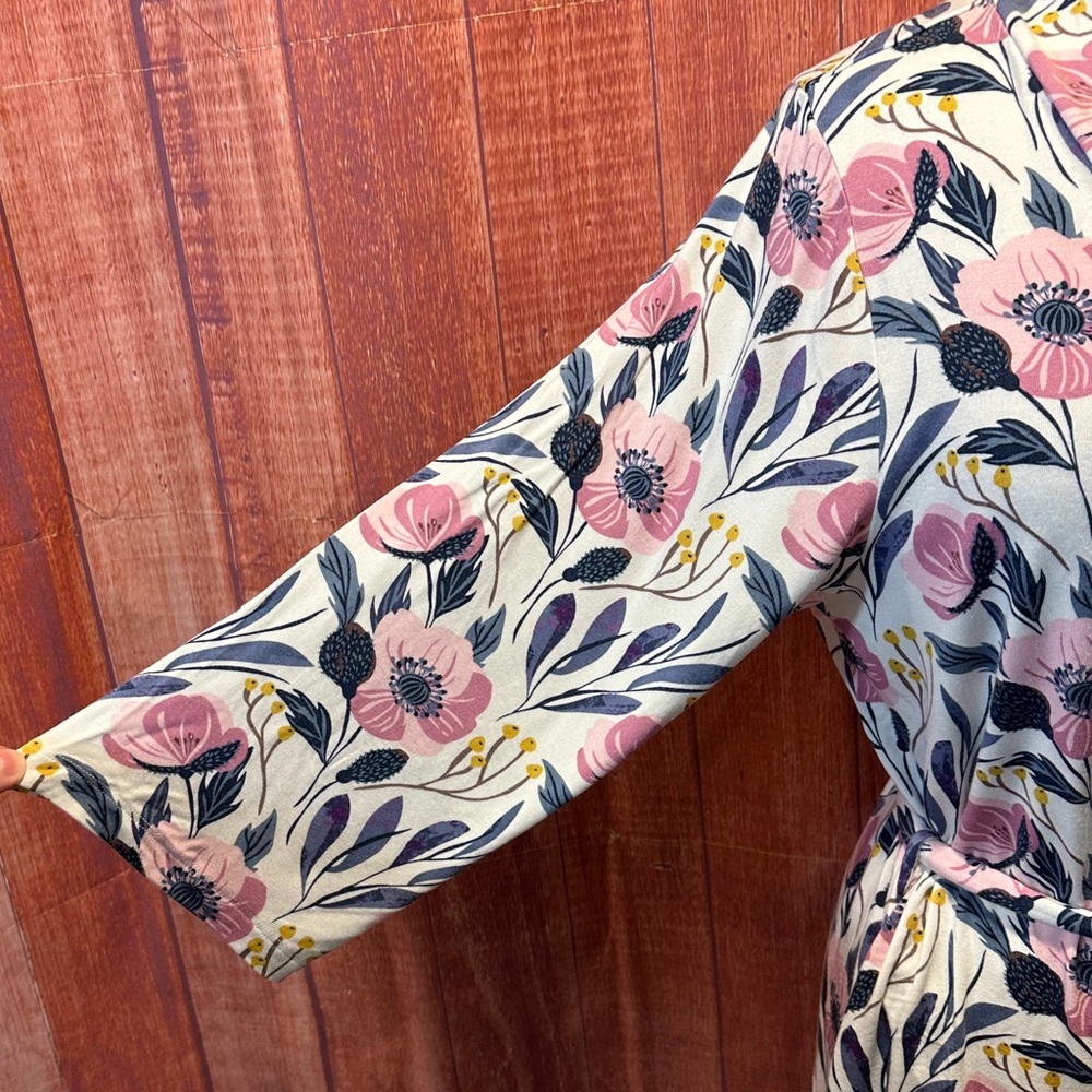 Milkmaid Goods Robe - Picture 9 of 12
